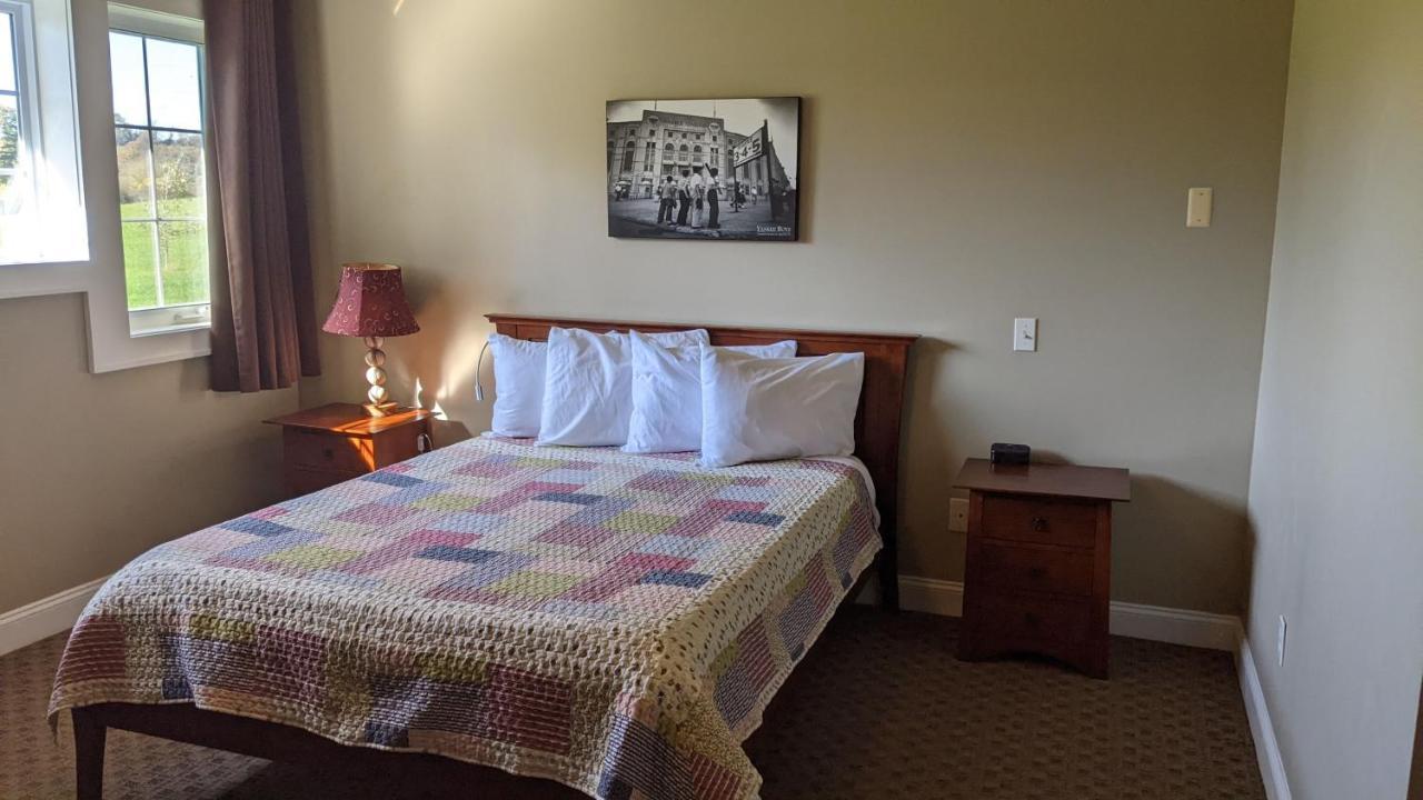 The Meadowlark Inn East Springfield Kültér fotó